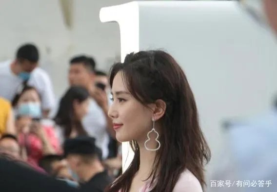 刘诗诗无精修图曝光,路人视角下被喊刘亦菲,你们觉得像吗?