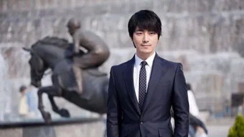 你觉得李俊赫在电视剧《童话二分之一》中的演技怎么样？