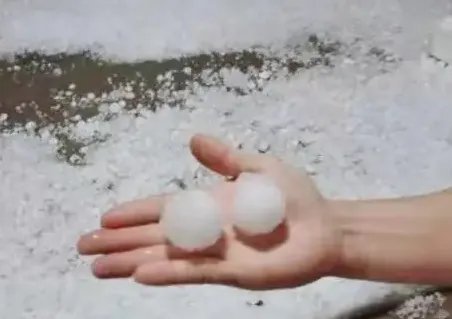 大风冰雹极端天气夜袭安岳致20人轻伤，近年来为何极端天气越来越多了？