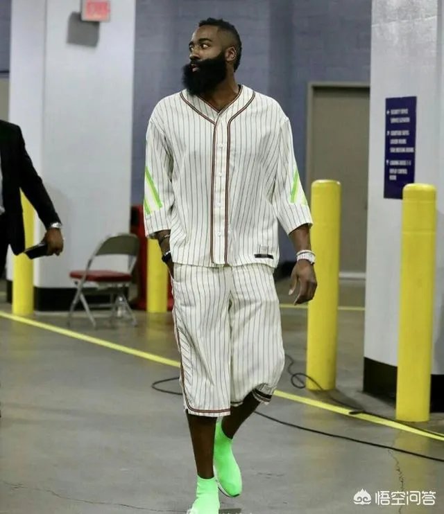 为什么火箭球星哈登被很多球迷称为NBA联盟里最怕疼的球员?