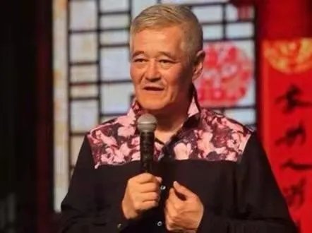 美女围绕不算什么，赵本山辉煌时期有多厉害？