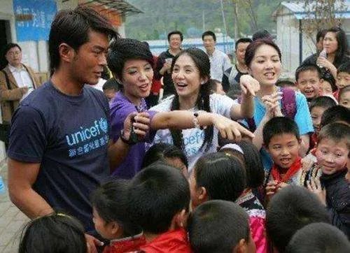 李宇春生日粉丝公益捐款破百万,为什么明星们都热爱公益活动?