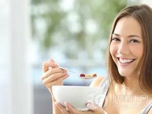 西瓜皮擦脸美容的正确方法