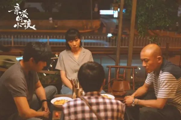如何看待《亲爱的小孩》秦昊与谢可寅演的夫妻？他们离婚的原因是什么？