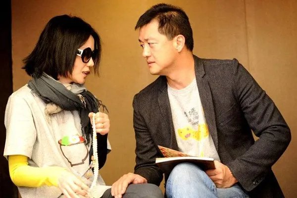 李亚鹏新恋情曝光?前妻欲干涉恋情,新女友怎么霸气回怼的呢?