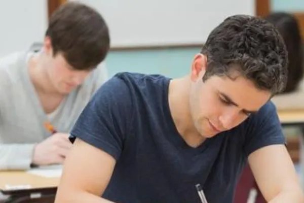 学科教学(语文)属于教育硕士吗?分数线是按照教育学的分数线,还是按照文学的分数线?