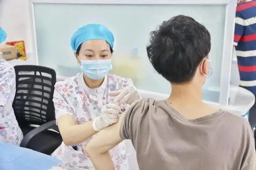 李东海接种疫苗后身体动不了,这是接种疫苗之后的正常反应吗?
