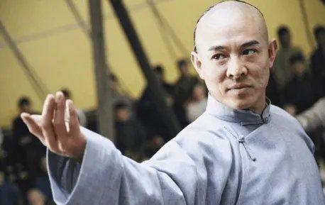李连杰女儿不像利智，赌王女儿长相酷似利智，观众：太奇怪了，怎么回事？