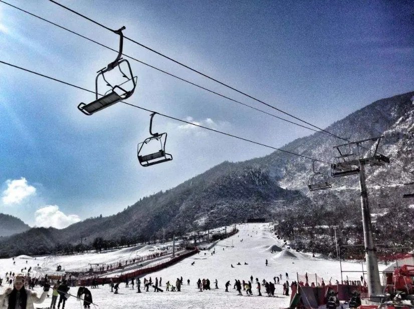 中国十大滑雪胜地排行榜:成都西陵雪山滑雪场上榜,北京有两处