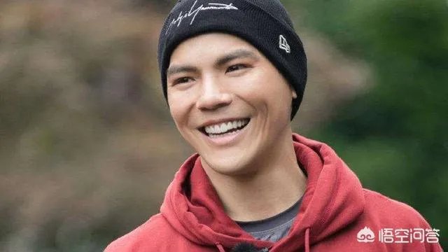 向佐郭碧婷默认恋情后亲密同框,你看好两人吗?有何祝福?