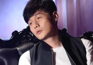 李荣浩美颜下脸忽大忽小，你平时有使用美颜功能的习惯吗？