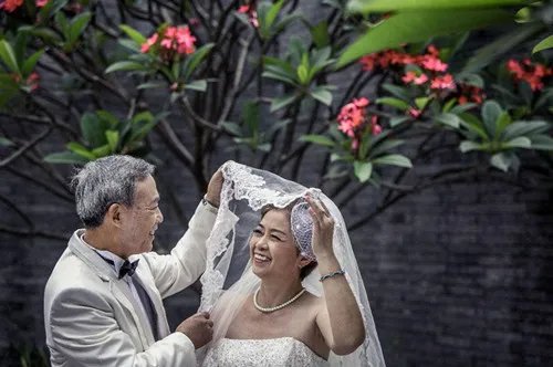 爸妈结婚纪念日送什么礼物好 送父母的礼物有哪些