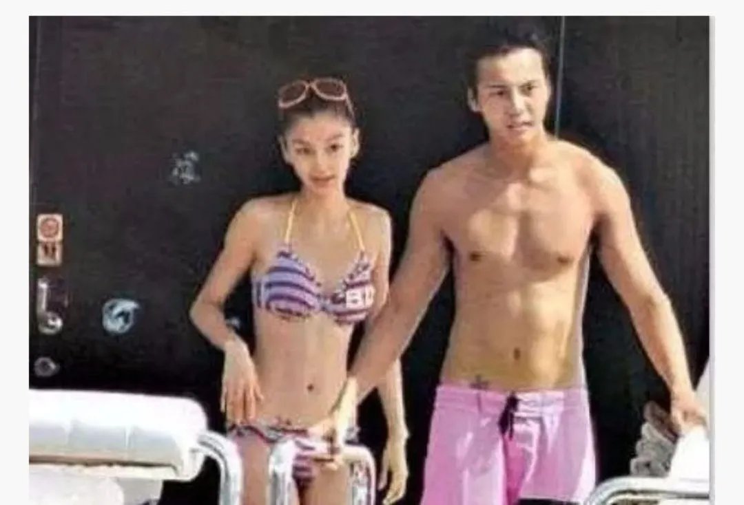 陈伟霆紧盯宋妍霏不放,周扬青看后满脸怒意,三个人之间是什么关系?