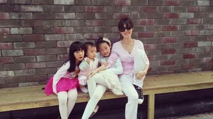小S女儿许曦文短发照片网友大呼小S神似,你觉得小S哪个女儿最像她?