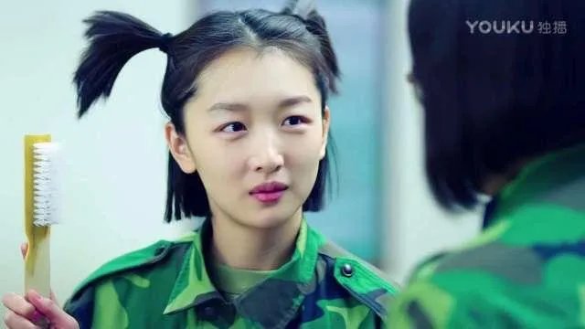 倪妮和周冬雨未P图合影曝光，这两个谋女郎谁赢了？