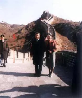 如何看待日本明仁天皇退位？