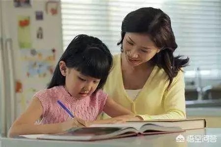 您觉得老师让家长批改作业这个做法对吗?为什么?