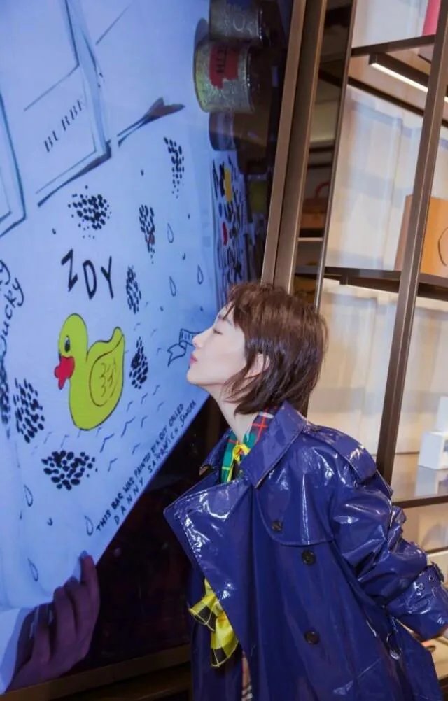 倪妮和周冬雨未P图合影曝光，这两个谋女郎谁赢了？