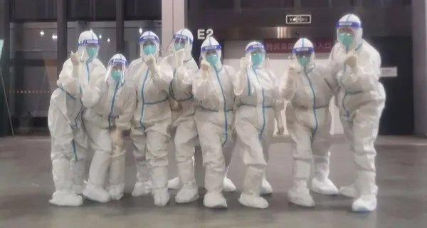 方舱医院里的口述实录:“工作辛苦,保住体力很重要!”