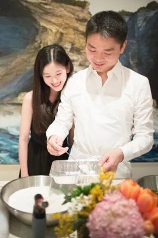 刘强东到底有多宠奶茶妹妹?
