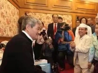 美女围绕不算什么,赵本山辉煌时期有多厉害?