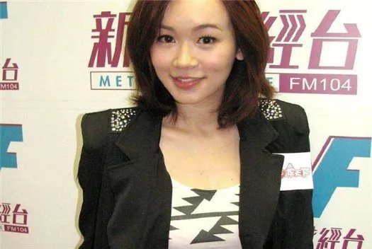 杨思琦承认怀二胎:爱笑的女子,是如何将未婚生女这一手烂牌打好的?