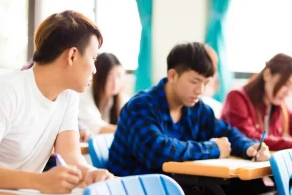 哈工大因为学生考试作弊便开除学籍是惩罚太重了吗?