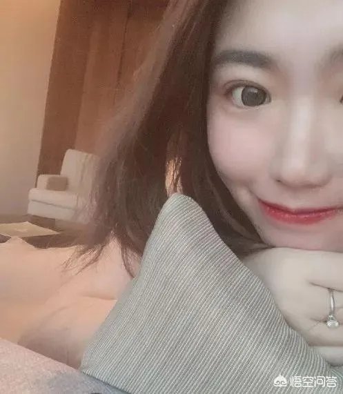 如何看待LOL骚男离婚后酒后探真言人气破四百万,自曝净身出户缘由?你怎么看?