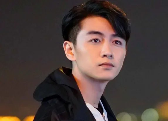陈晓《人生路遥》杀青,他与年代剧的适配度怎么样?